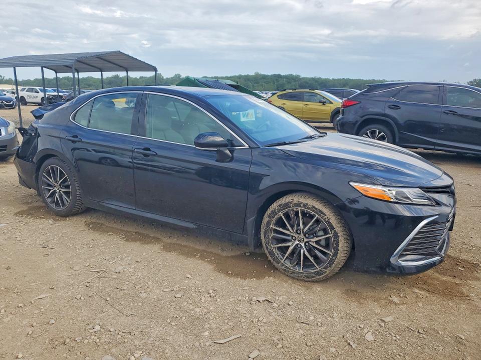 56866076 :رقم المزاد ، 4T1F31AK9NU597488 vin ، 2022 Toyota Camry مزاد بيع