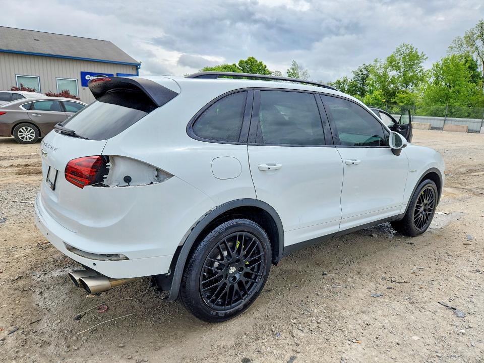 55739036 :رقم المزاد ، WP1AE2A24FLA50214 vin ، 2015 Porsche Cayenne مزاد بيع