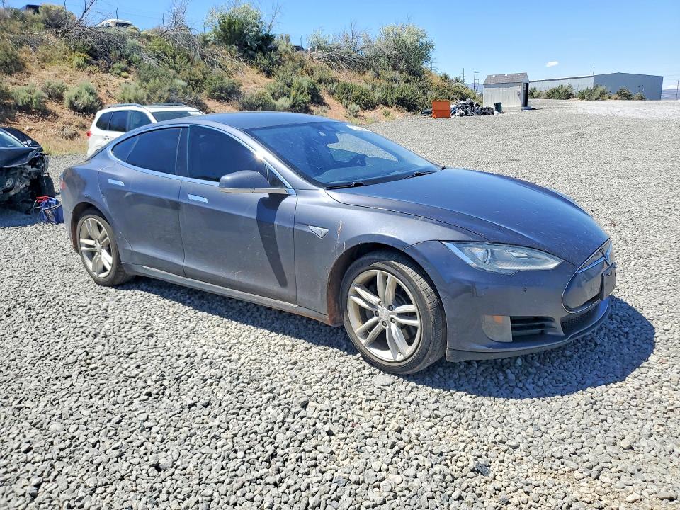2015 Tesla Model S მანქანა იყიდება აუქციონზე, vin: 5YJSA1E14FF112906, აუქციონის ნომერი: 56004946