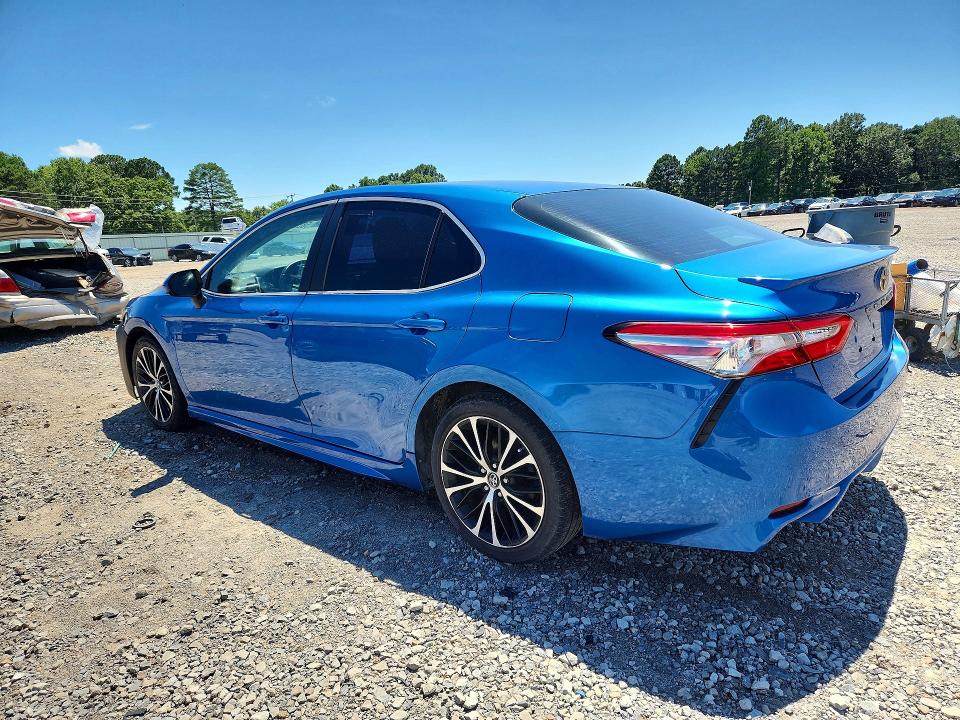 58536456 :رقم المزاد ، 4T1B11HK3JU149381 vin ، 2018 Toyota Camry مزاد بيع