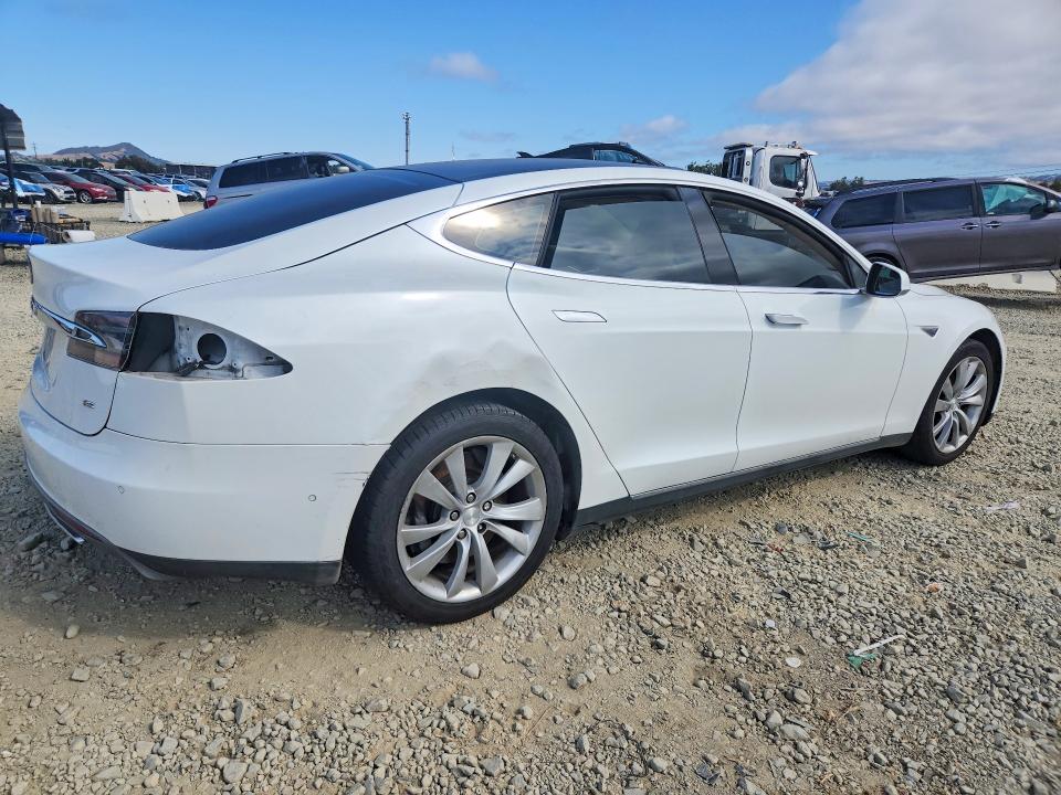 Продажа на аукционе авто 2015 Tesla Model S, vin: 5YJSA1H19FFP73861, номер лота: 56285166
