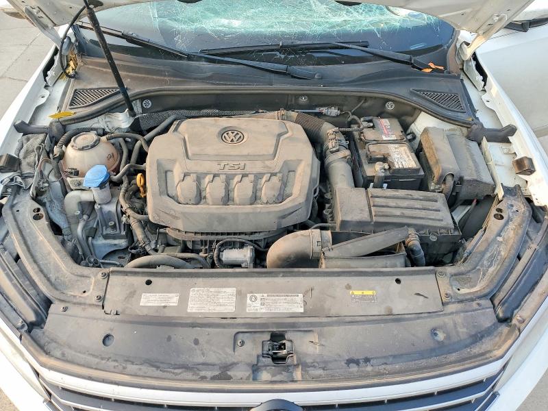 58611446 :رقم المزاد ، 1VWBA7A33JC002703 vin ، 2018 Volkswagen Passat مزاد بيع