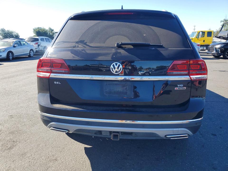 56986976 :رقم المزاد ، 1V2MR2CA9JC589491 vin ، 2018 Volkswagen Atlas مزاد بيع