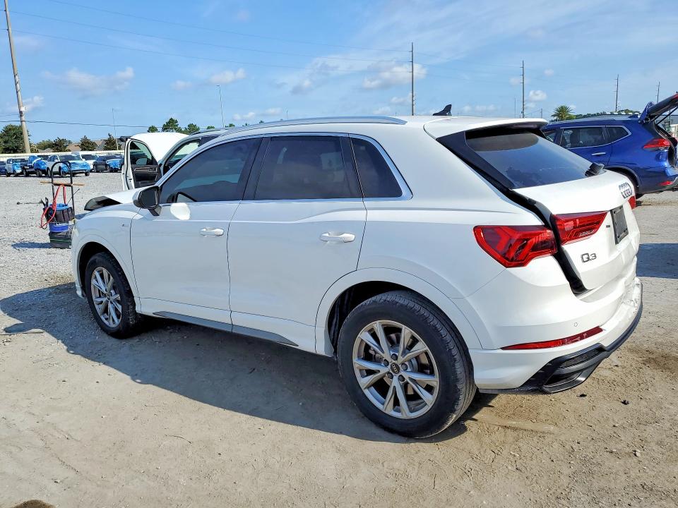 56586756 :رقم المزاد ، WA1DECF33M1098019 vin ، 2021 Audi Q3 مزاد بيع