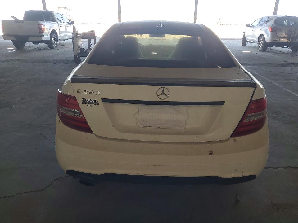 2014 Mercedes-benz C მანქანა იყიდება აუქციონზე, vin: WDDGJ4HB7EG272509, აუქციონის ნომერი: 56799566