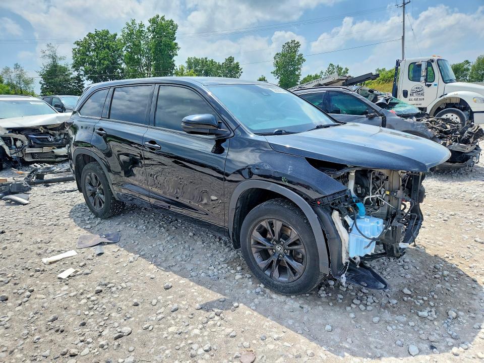 59056766 :رقم المزاد ، 5TDBZRFH5JS845750 vin ، 2018 Toyota Highlander مزاد بيع