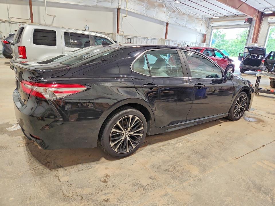58006326 :رقم المزاد ، 4T1B11HK2KU172863 vin ، 2019 Toyota Camry مزاد بيع