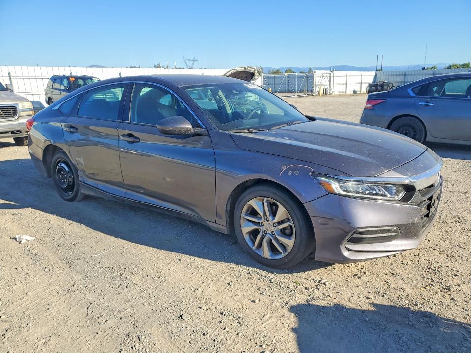56855476 :رقم المزاد ، 1HGCV1F14JA109370 vin ، 2018 Honda Accord مزاد بيع