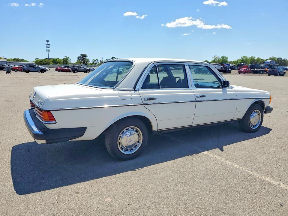 56046706 :رقم المزاد ، WDBAB23A3DB403204 vin ، 1983 Mercedes-benz 240 مزاد بيع