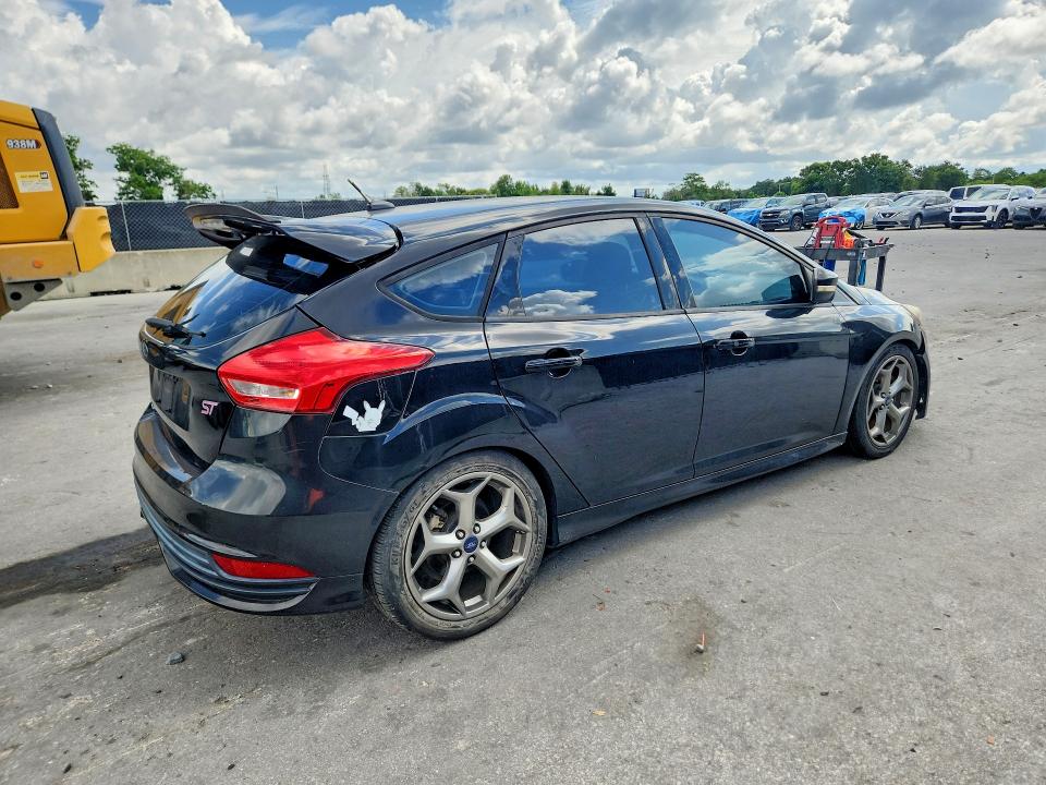 56986106 :رقم المزاد ، 1FADP3L94HL221447 vin ، 2017 Ford Focus مزاد بيع