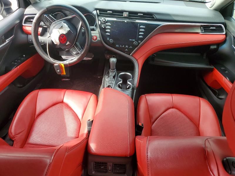 55995546 :رقم المزاد ، 4T1B61HK0JU073183 vin ، 2018 Toyota Camry مزاد بيع