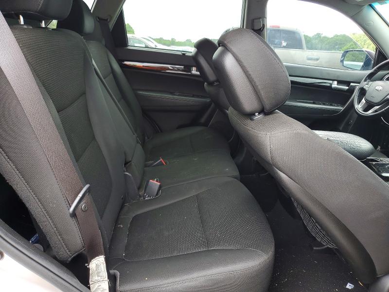 55832186 :رقم المزاد ، 5XYKT4A64FG628592 vin ، 2015 Kia Sorento مزاد بيع