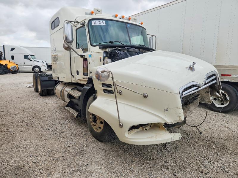 57572076 :رقم المزاد ، 1M1AW21Y4FM046872 vin ، 2015 Mack 600 مزاد بيع