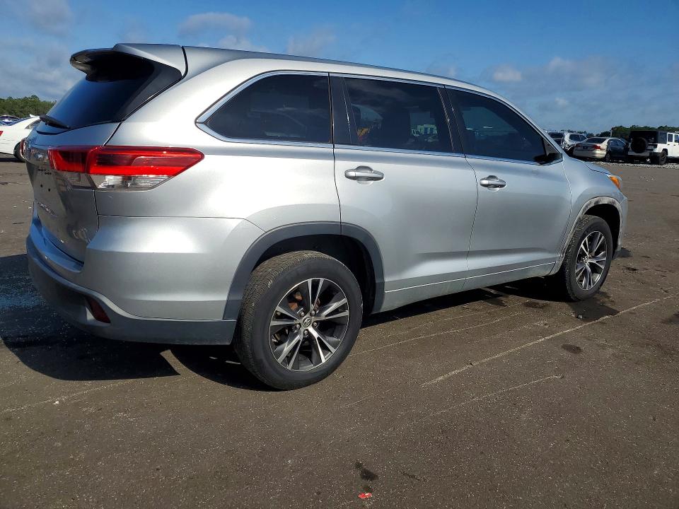 58429096 :رقم المزاد ، 5TDZZRFHXJS243165 vin ، 2018 Toyota Highlander مزاد بيع