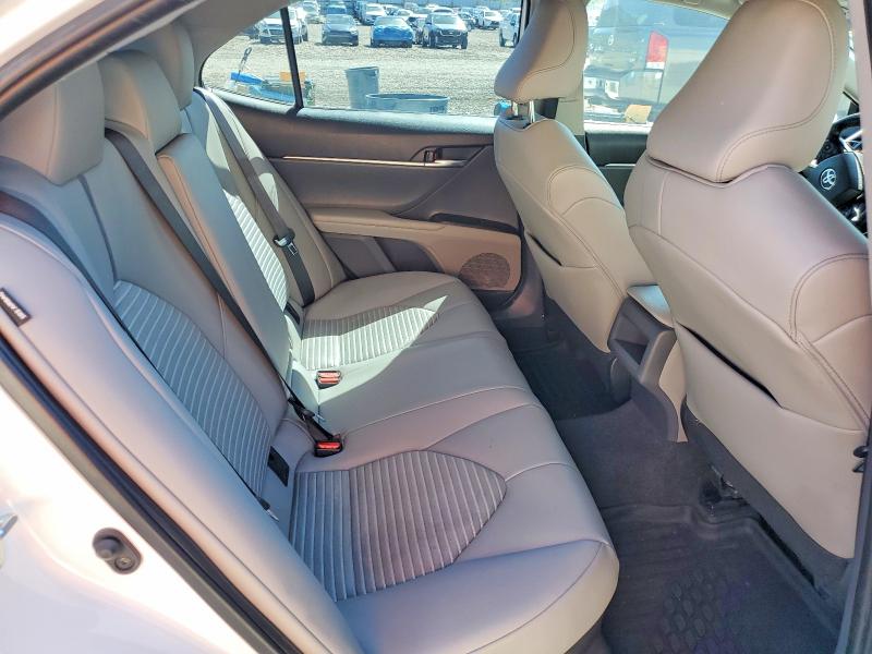 55917526 :رقم المزاد ، 4T1S31AK6NU572854 vin ، 2022 Toyota Camry Hybrid مزاد بيع