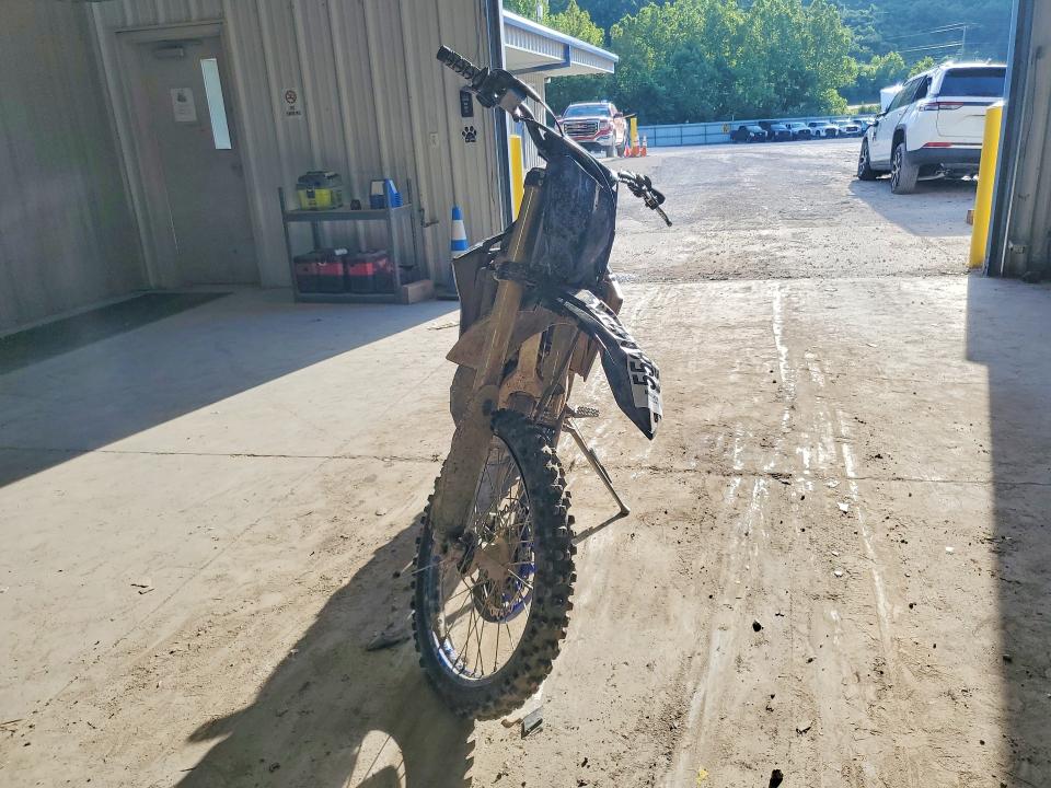 55861716 :رقم المزاد ، JYACE29C8NA004527 vin ، 2022 Yamaha Yz125 مزاد بيع