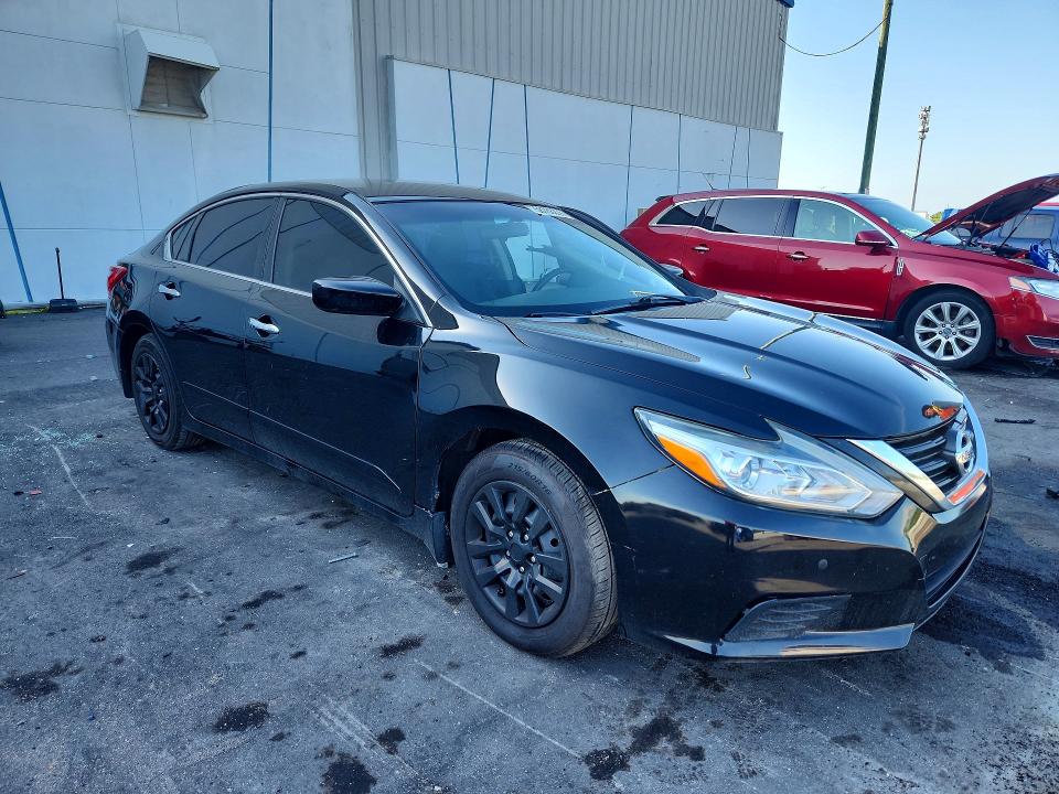 Продажа на аукционе авто 2017 Nissan Altima, vin: 1N4AL3AP7HN318839, номер лота: 58788226