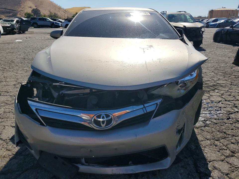 57755516 :رقم المزاد ، 4T4BF1FK1ER425427 vin ، 2014 Toyota Camry مزاد بيع