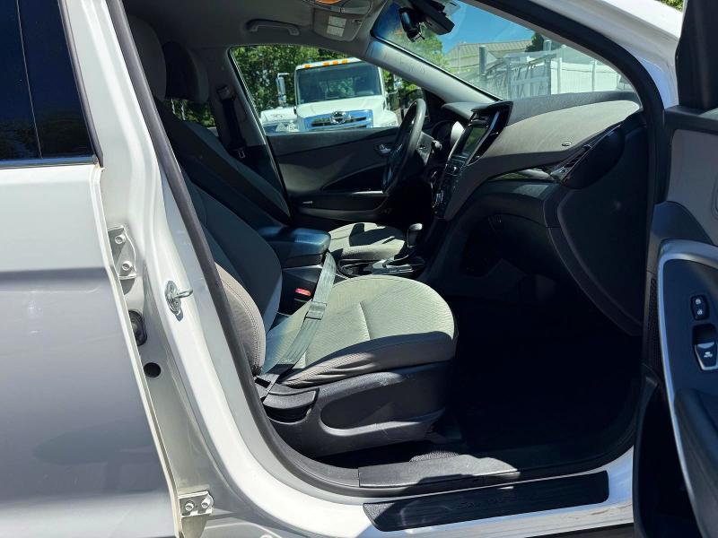 2017 Hyundai Santa Fe მანქანა იყიდება აუქციონზე, vin: KM8SMDHF9HU173898, აუქციონის ნომერი: 56411226