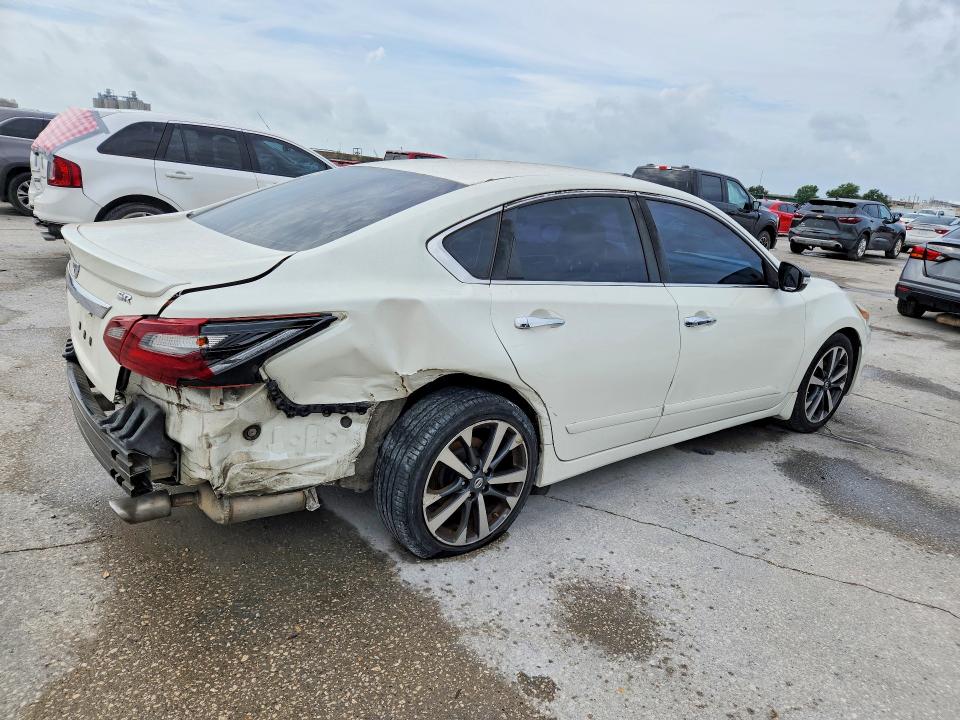 2017 Nissan Altima მანქანა იყიდება აუქციონზე, vin: 1N4AL3AP8HC160765, აუქციონის ნომერი: 57428956