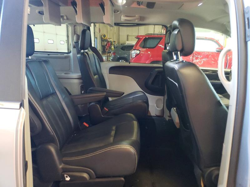 56643776 :رقم المزاد ، 2C4RC1BG8FR619992 vin ، 2015 Chrysler Town & Country مزاد بيع