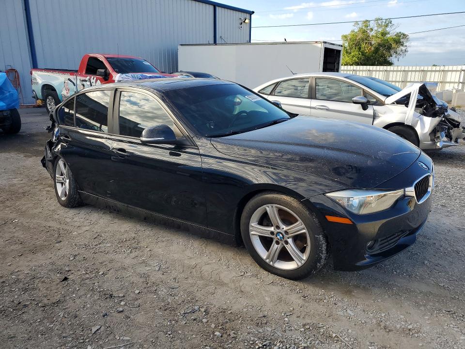 55523376 :رقم المزاد ، WBA3C3G57ENR25258 vin ، 2014 Bmw 320 مزاد بيع