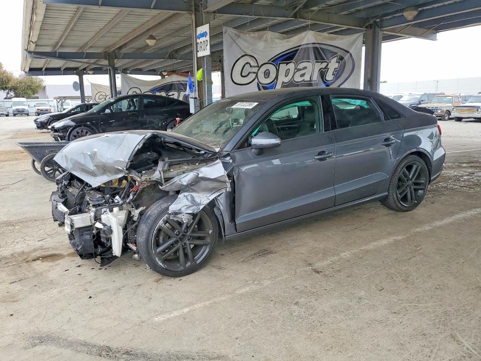 Продажа на аукционе авто 2018 Audi A3, vin: WAUAUGFF1J1040934, номер лота: 58132286