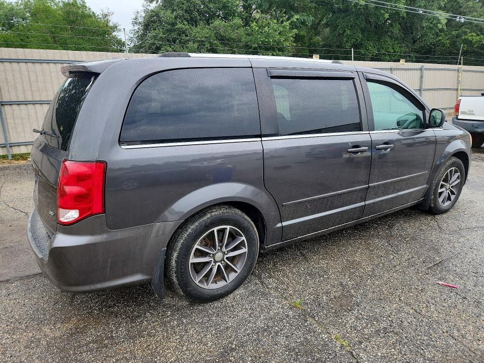 57670576 :رقم المزاد ، 2C4RDGCG2HR611937 vin ، 2017 Dodge Grand Caravan مزاد بيع