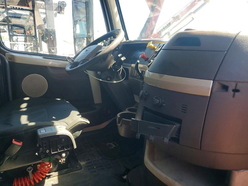 55412176 :رقم المزاد ، 4V5NC9EJ8FN190628 vin ، 2015 Volvo Vn مزاد بيع