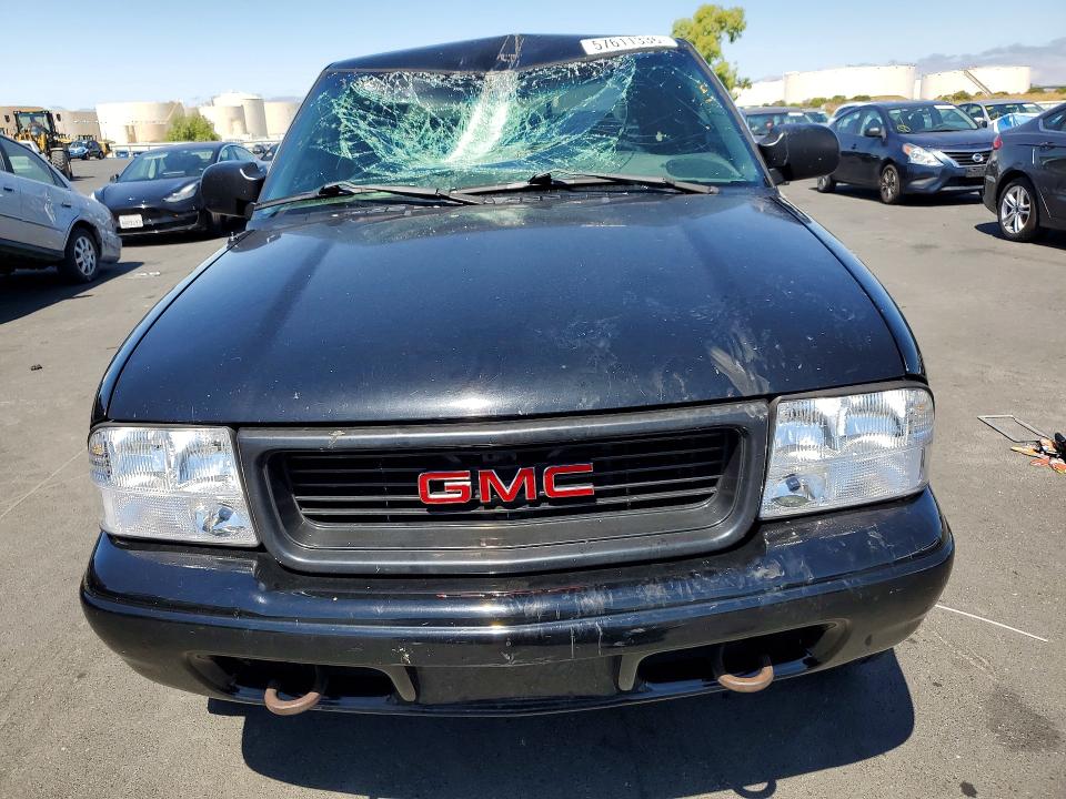 57611336 :رقم المزاد ، 1GTDT13W72K117838 vin ، 2002 Gmc Sonoma مزاد بيع