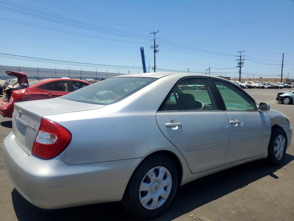57025206 :رقم المزاد ، 4T1BE30K82U006147 vin ، 2002 Toyota Camry مزاد بيع