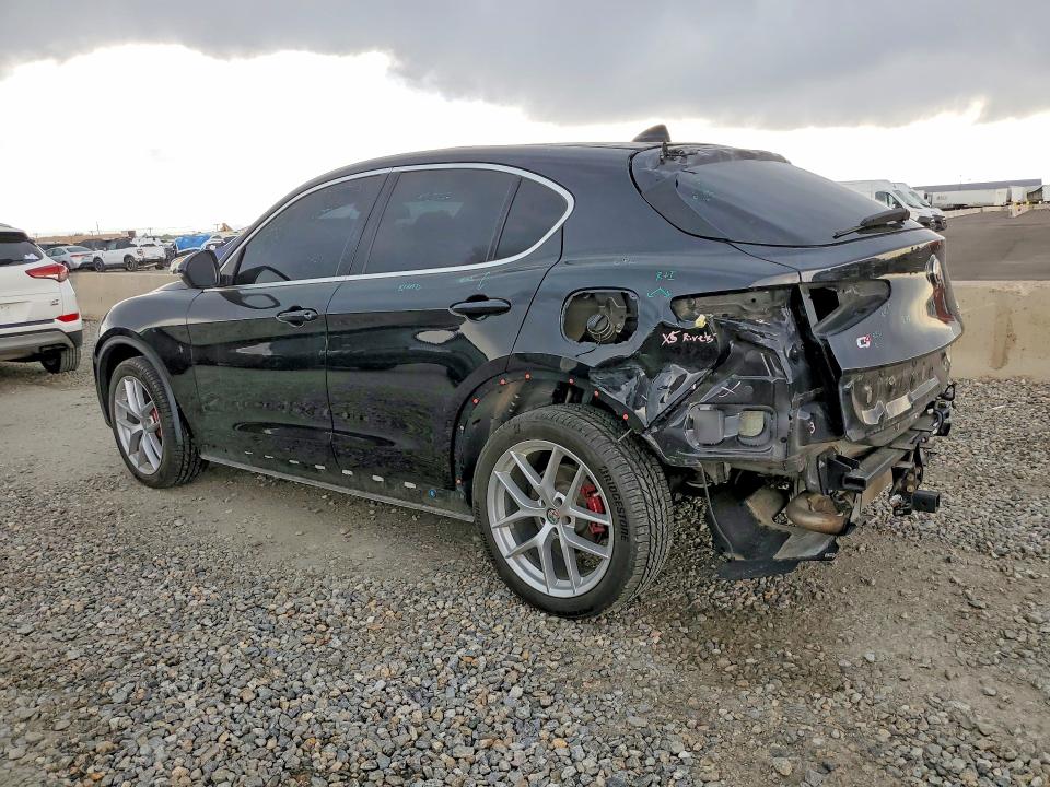 54148666 :رقم المزاد ، ZASFAKRN6J7C28781 vin ، 2018 Alfa Romeo Stelvio مزاد بيع