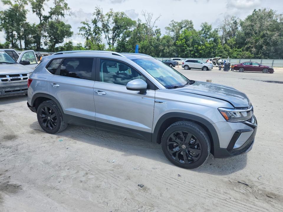 56813136 :رقم المزاد ، 3VVTX7B25NM063844 vin ، 2022 Volkswagen Taos مزاد بيع