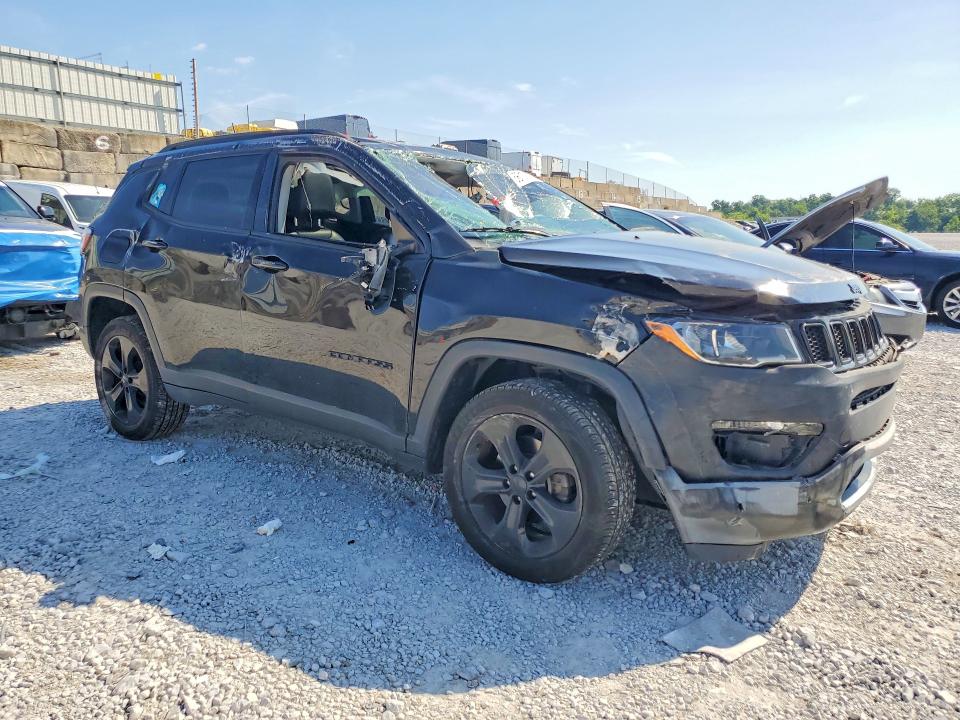 56176356 :رقم المزاد ، 3C4NJDBB6JT325359 vin ، 2018 Jeep Compass مزاد بيع