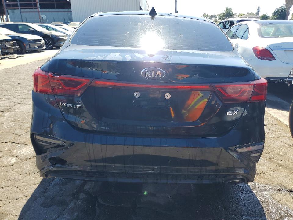 54997646 :رقم المزاد ، 3KPF54ADXME402948 vin ، 2021 Kia Forte مزاد بيع