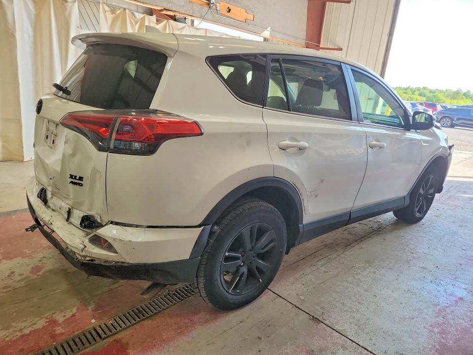 56220756 :رقم المزاد ، 2T3RFREV1JW815190 vin ، 2018 Toyota Rav4 مزاد بيع
