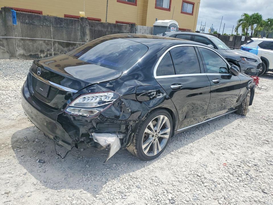 56703886 :رقم المزاد ، 55SWF4JB4HU229793 vin ، 2017 Mercedes-benz C مزاد بيع