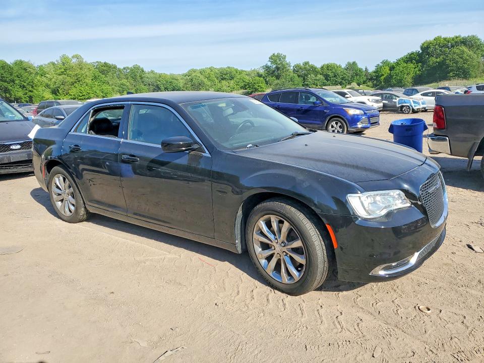 Продажа на аукционе авто 2017 Chrysler 300, vin: 2C3CCARGXHH585854, номер лота: 56048226