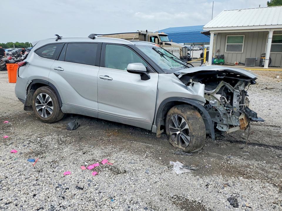 2022 Toyota Highlander მანქანა იყიდება აუქციონზე, vin: 5TDGZRBH9NS583233, აუქციონის ნომერი: 57903206