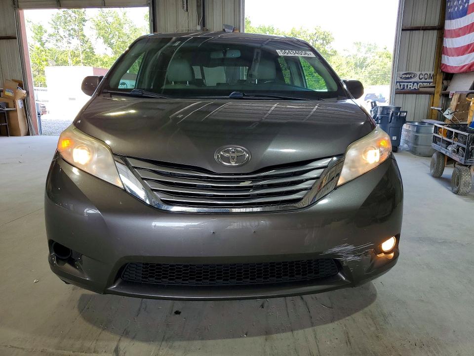 56434056 :رقم المزاد ، 5TDYZ3DC0HS832185 vin ، 2017 Toyota Sienna مزاد بيع