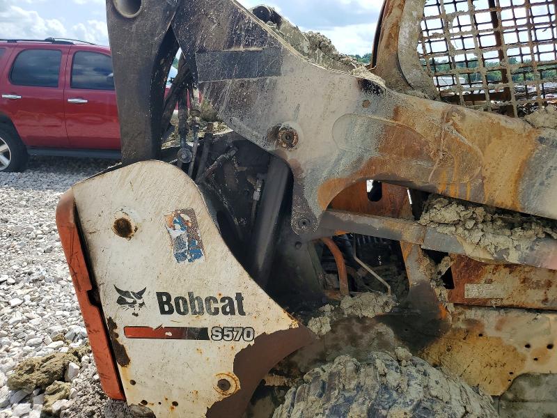 56062246 :رقم المزاد ، N0V1N000056062246 vin ، 2015 Bobcat S570 مزاد بيع