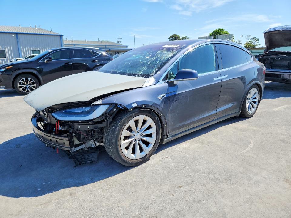 Продажа на аукционе авто 2018 Tesla Model X, vin: 5YJXCAE20JF112872, номер лота: 55704196