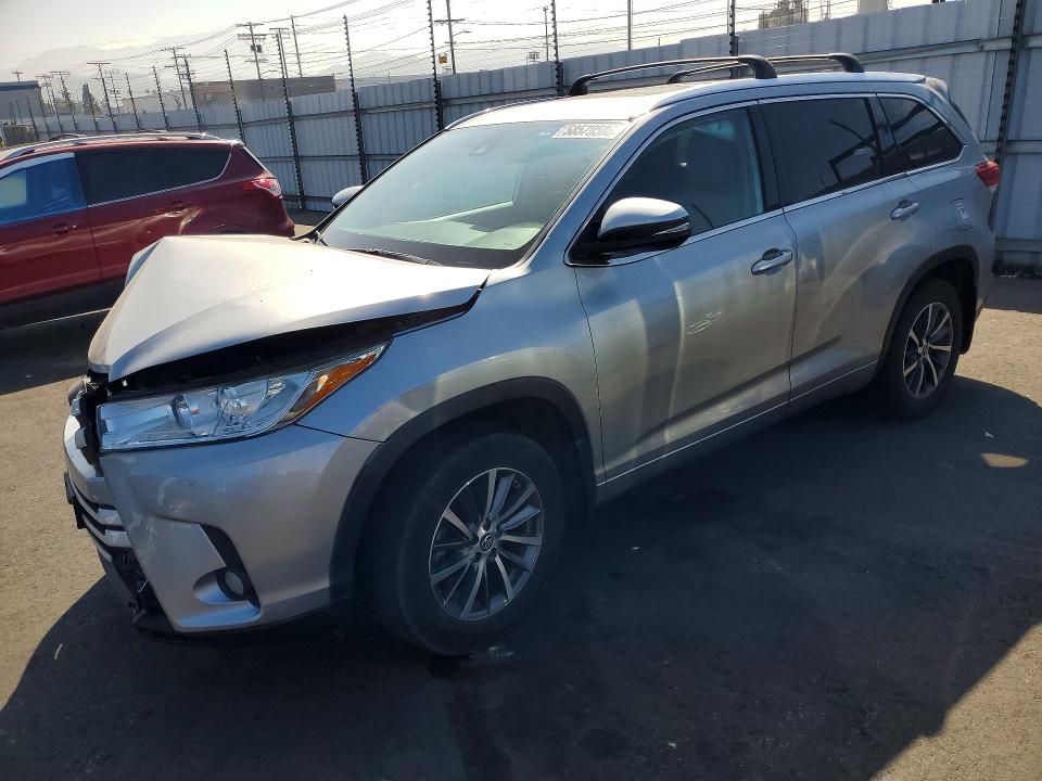 58579506 :رقم المزاد ، 5TDJZRFH9JS560643 vin ، 2018 Toyota Highlander مزاد بيع