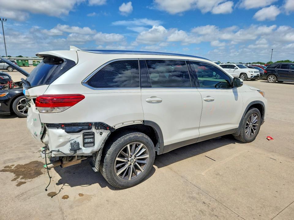 57049796 :رقم المزاد ، 5TDKZRFH1KS349944 vin ، 2019 Toyota Highlander مزاد بيع