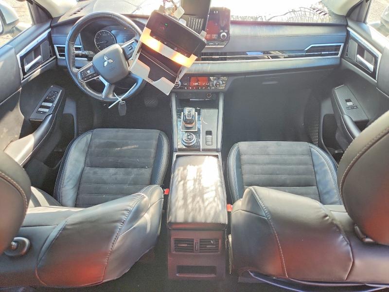 56713626 :رقم المزاد ، JA4J4UA81PZ013585 vin ، 2023 Mitsubishi Outlander مزاد بيع