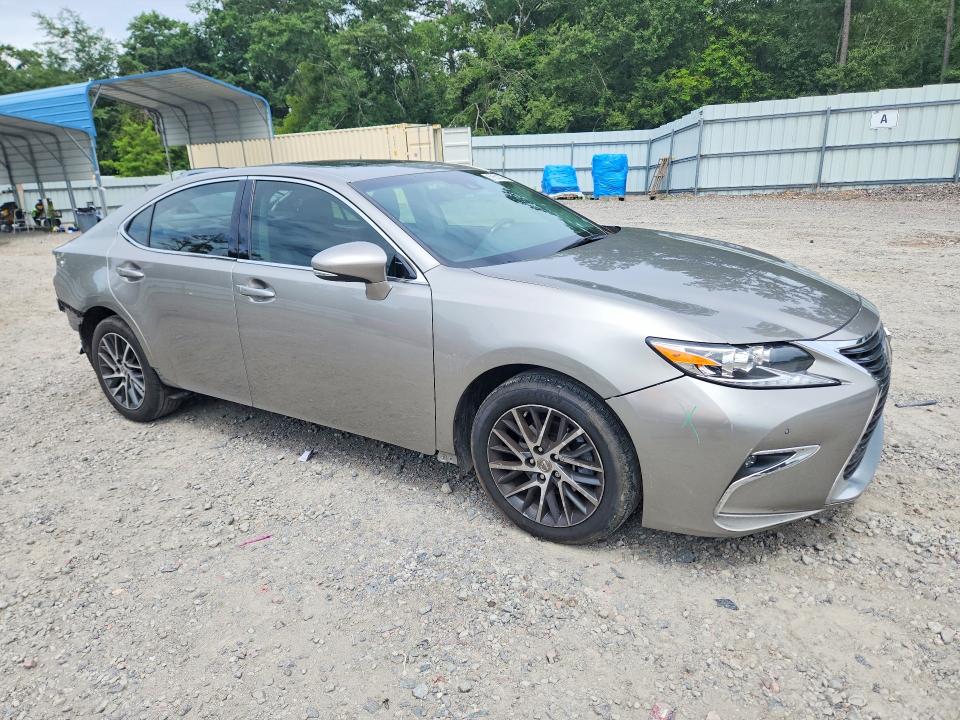 57551876 :رقم المزاد ، 58ABK1GG7JU100252 vin ، 2018 Lexus Es مزاد بيع