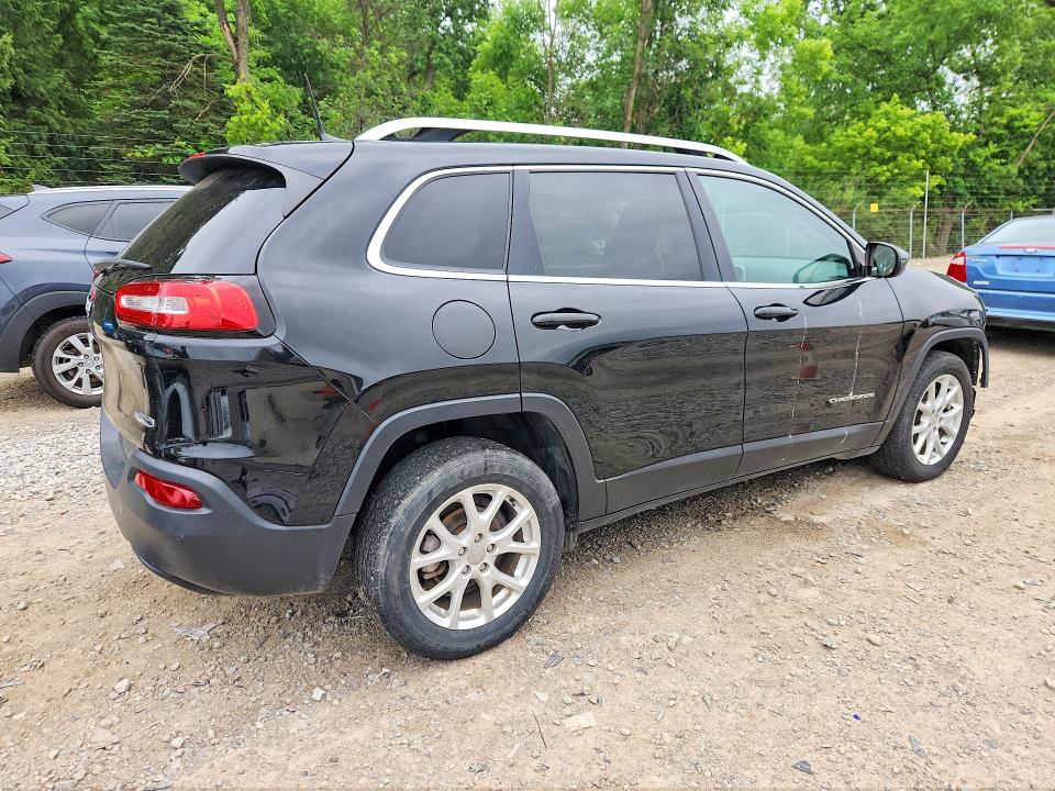 55611076 :رقم المزاد ، 1C4PJLCB9HD221627 vin ، 2017 Jeep Cherokee مزاد بيع
