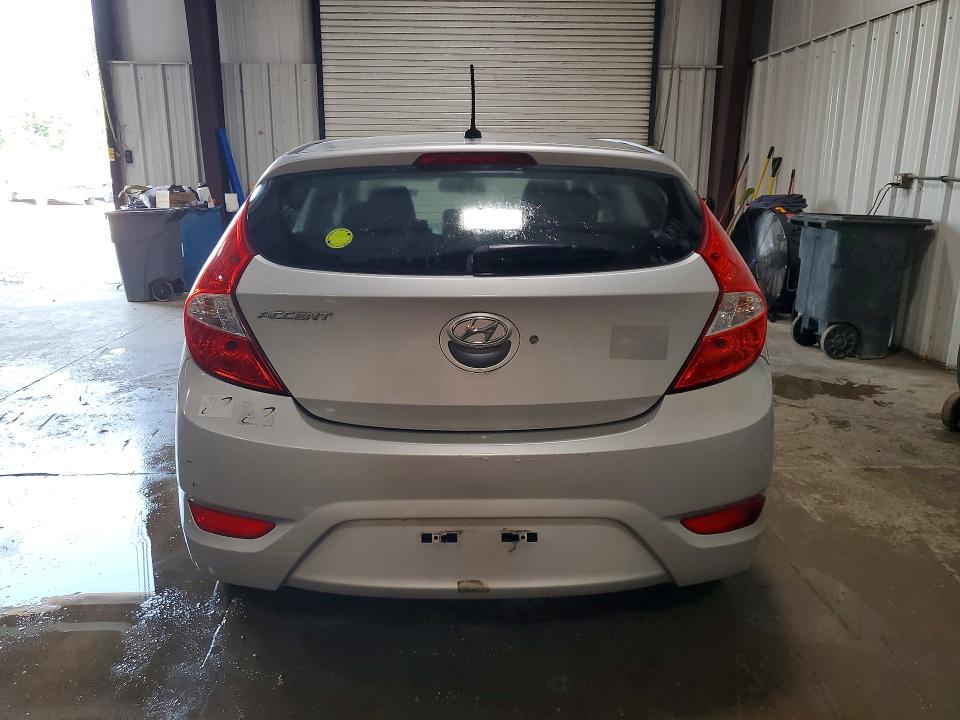 59015896 :رقم المزاد ، KMHCT5AE6FU232224 vin ، 2015 Hyundai Accent مزاد بيع