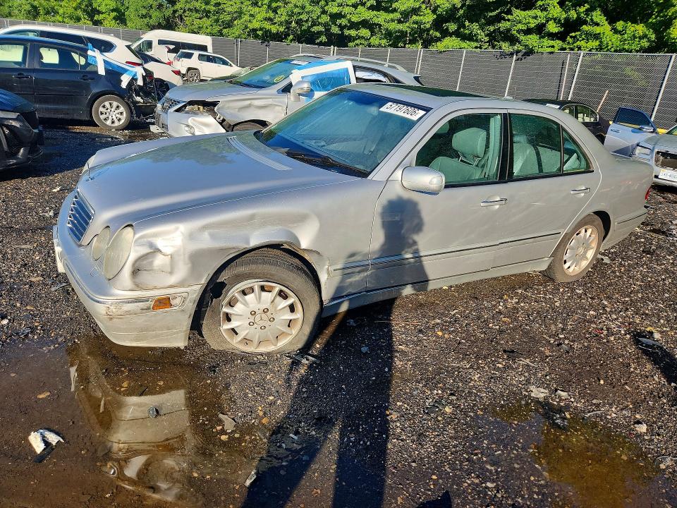 57197606 :رقم المزاد ، WDBJF82J61X054336 vin ، 2001 Mercedes-benz E مزاد بيع