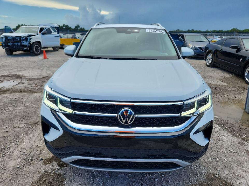 2022 Volkswagen Taos მანქანა იყიდება აუქციონზე, vin: 3VV2X7B29NM064927, აუქციონის ნომერი: 57351066